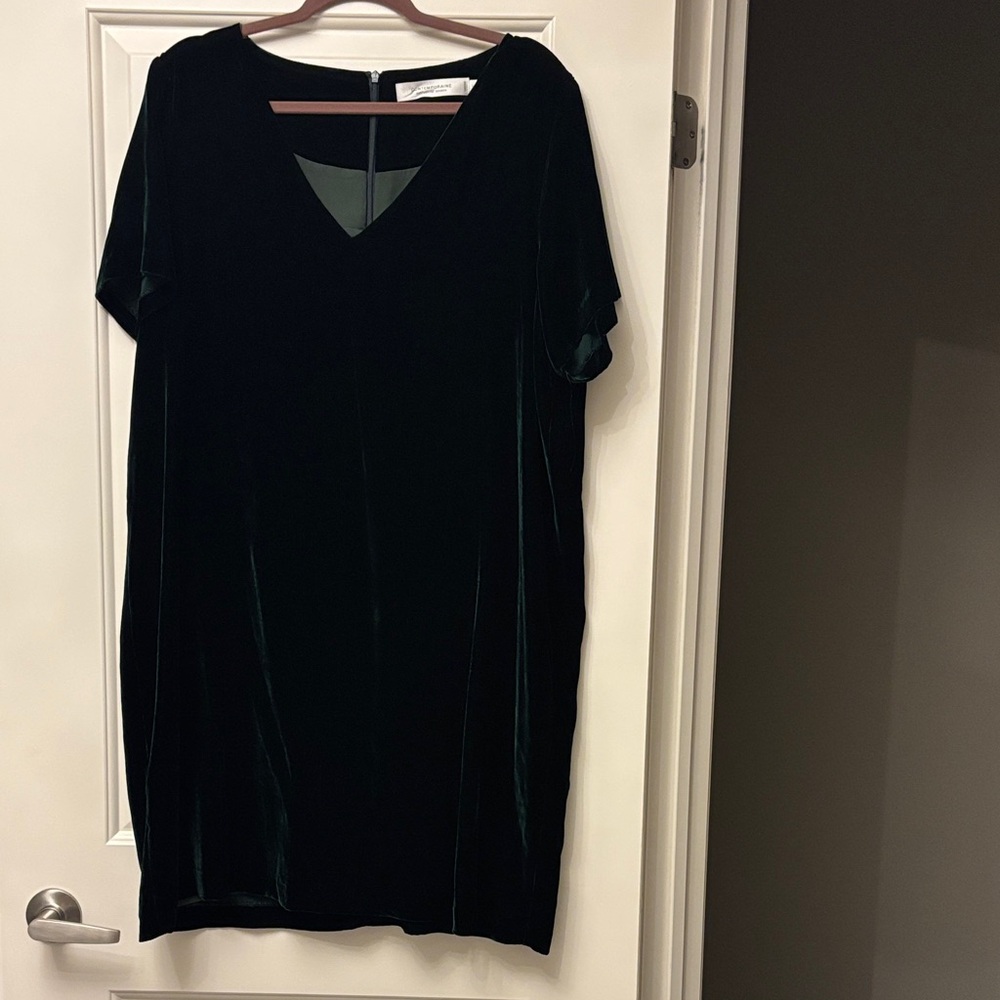Elegant Green Velvet Dress from Contemporaine